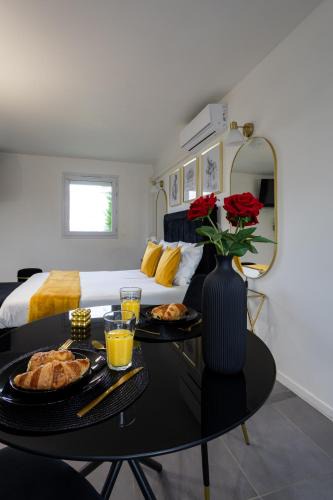 Plessis-le-Roi Apartment | Evasion romantique avec jacuzzi