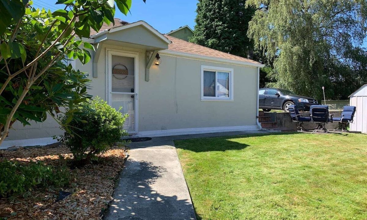 Port Gardner House | Everett - Cozy, Quiet 2 Bedroom House Close 2 Everything