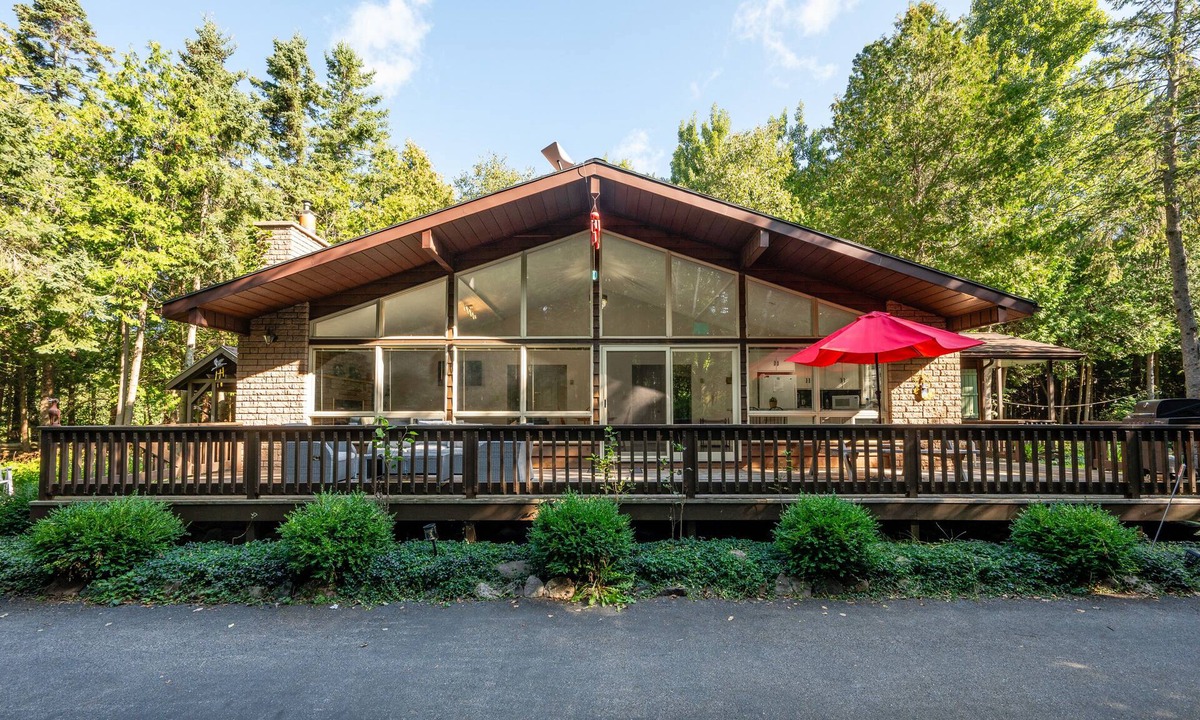 Tobermory Ski Chalet | Evergreen Escape - Tobermory Chalet and Sauna