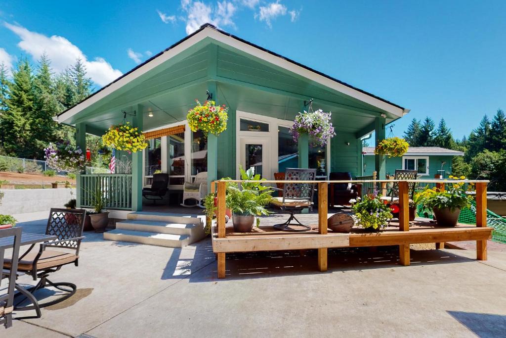 Longbranch House | Evergreen Hideout