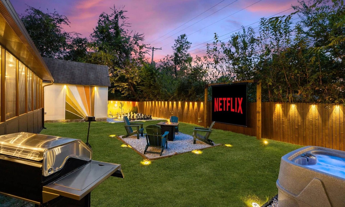Denton House | Evergreen - Hot Tub | Firepit | Cinema | By UNT