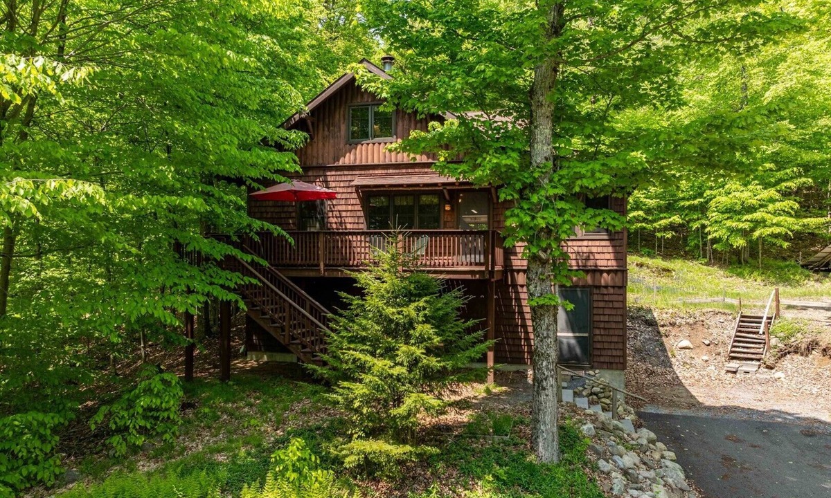 Town of Webb House | Evergreen Lodge - 4th Lake Hollywood Hill Association