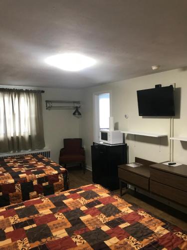 Town of Scriba Hotel | Evergreen Motel