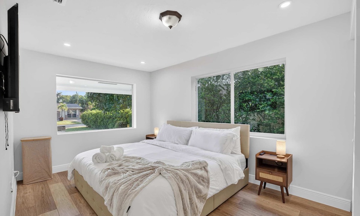 Central Corals House | Evergreen Retreat Home for 7