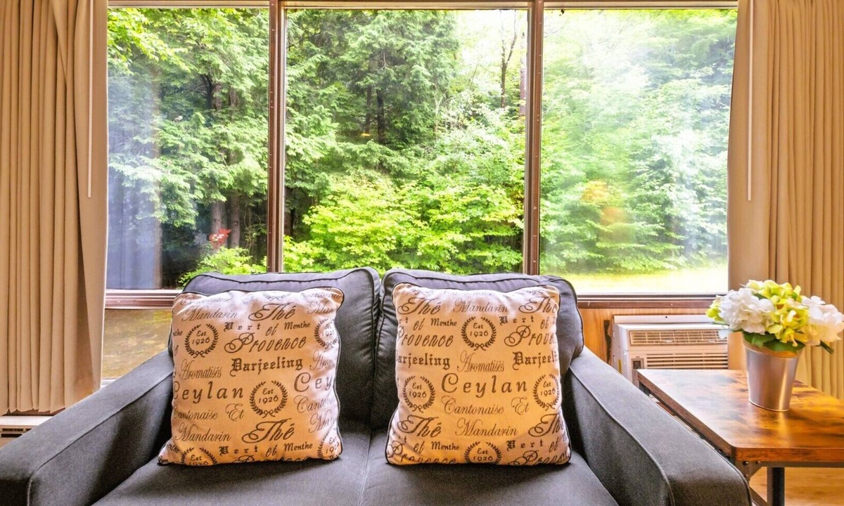 Stoneham Hotel | Evergreen Valley Inn by Coolvacay