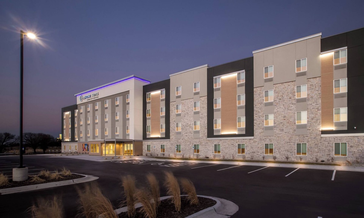 Greenwich Hotel | Everhome Suites Wichita Northeast by Choice Hotels