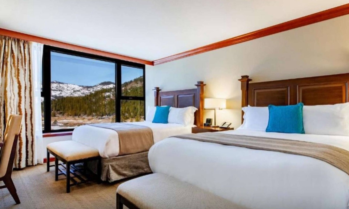Olympic Valley Hotel | Everline Resort & Spa Deluxe Queen Valley View