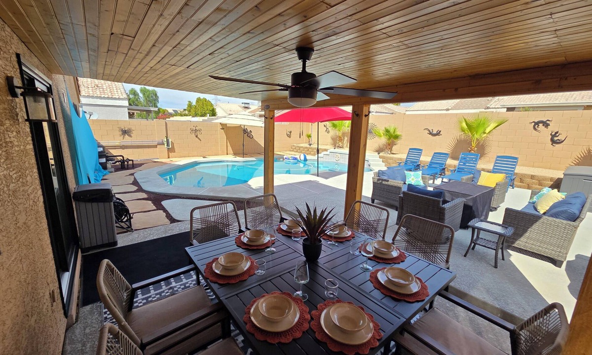 Suncliff House | Everything NEW! -Private Pool Oasis -Food Festivals -Fire Pit -Luxury Stay