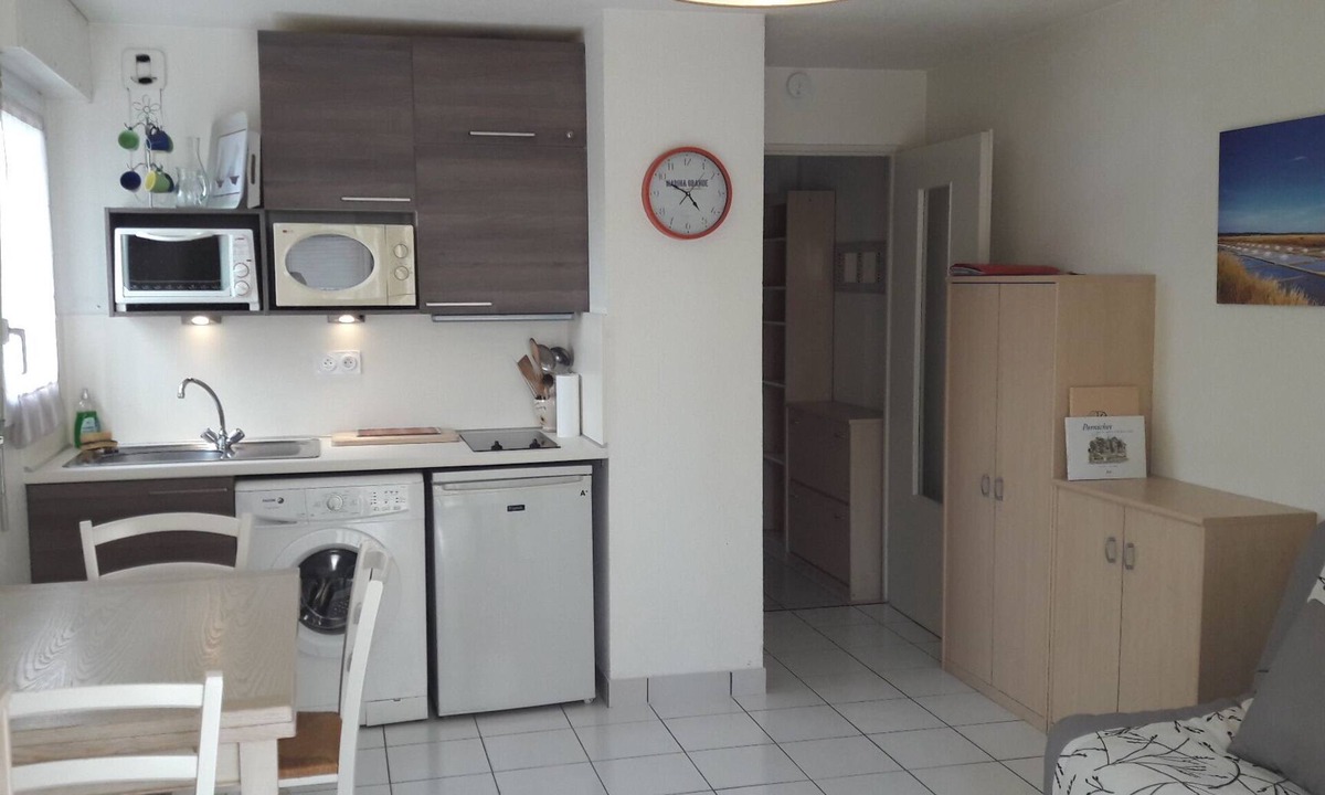 Pornichet Apartment | Everything on foot for this pretty T1, beach, entertainment, market