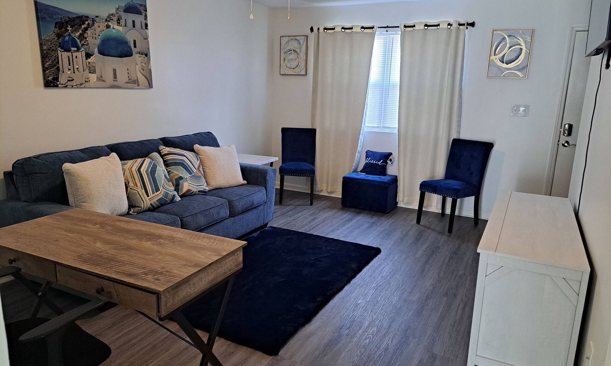 Albany Condo | Everything you need and more!