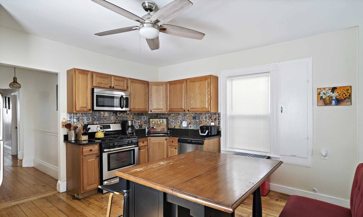 Chelsea Apartment | Everything You Need, Bright Sunny Condo