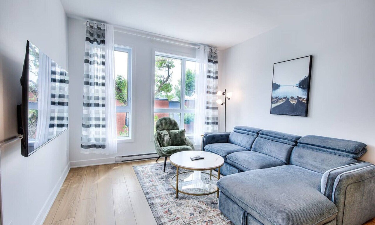 Tetreaultville Apartment | Everything You Need - Montreal's Cozy 1BR Getaway