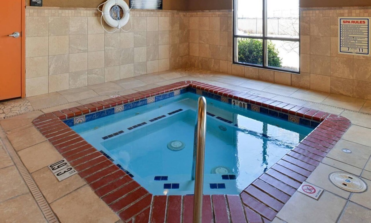 Westside Hotel | Everything You Need For The Perfect Vacation! Indoor Pool, Pets Are Welcome!