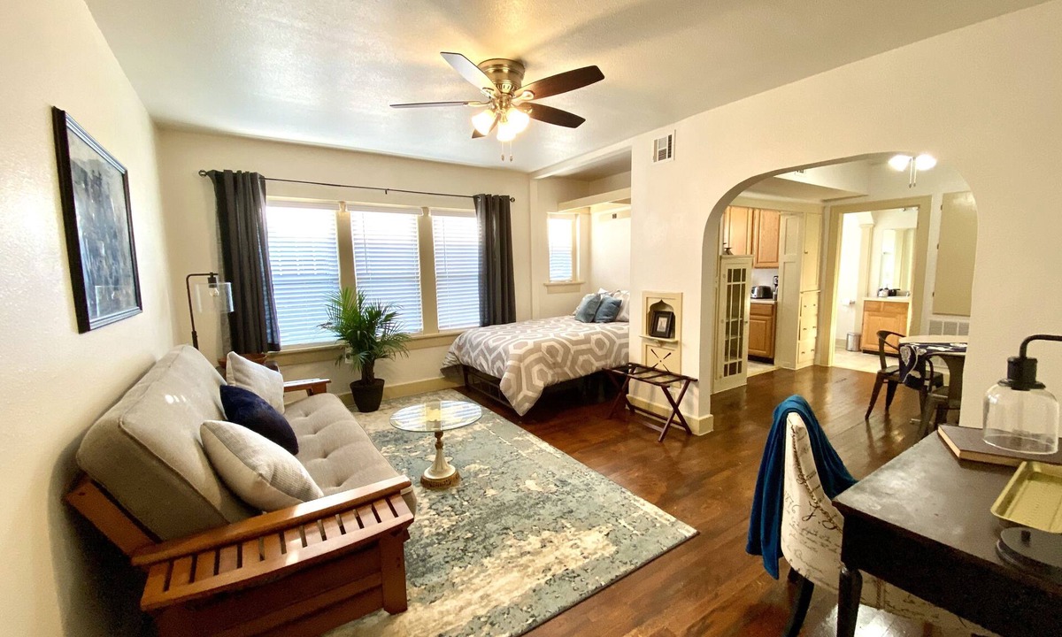 Midtown Apartment | Evie's apartment