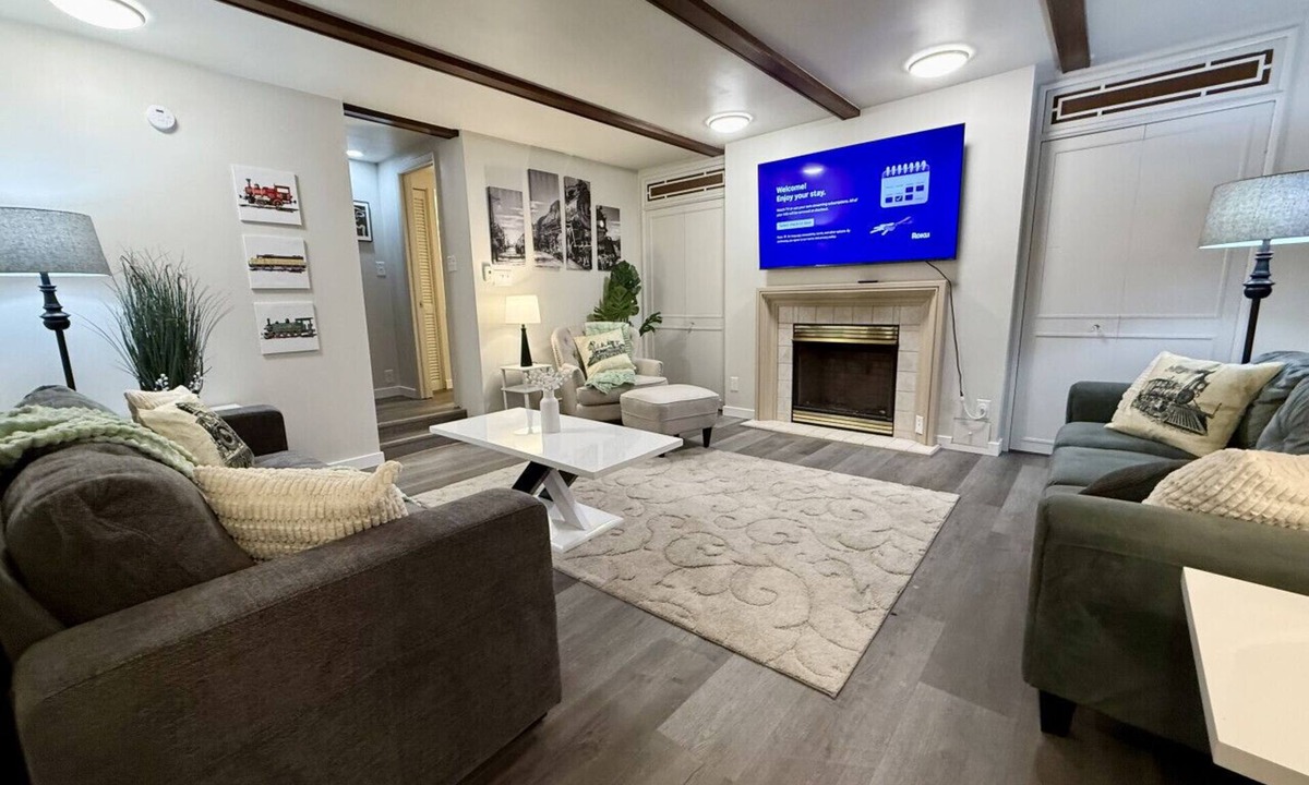 Pittsburgh House | Excellent 3 BR 2.5 bath minutes from downtown