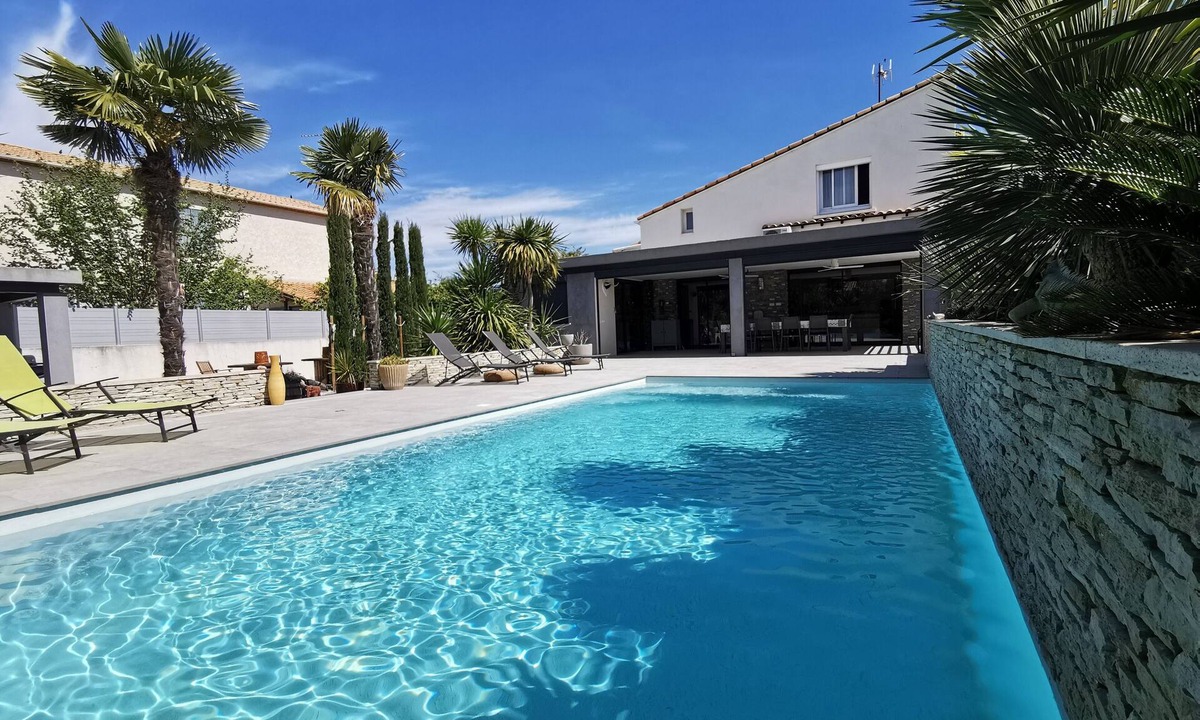 Saint-Laurent-d'Aigouze Villa | Exceptional 200m2 architect-designed villa with swimming pool