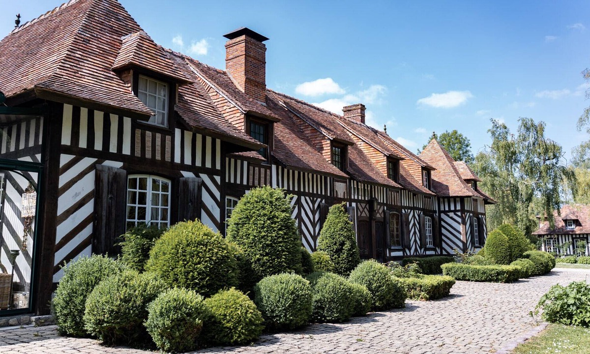 Saint-Gatien-des-Bois House | Exceptional 16th century manor house