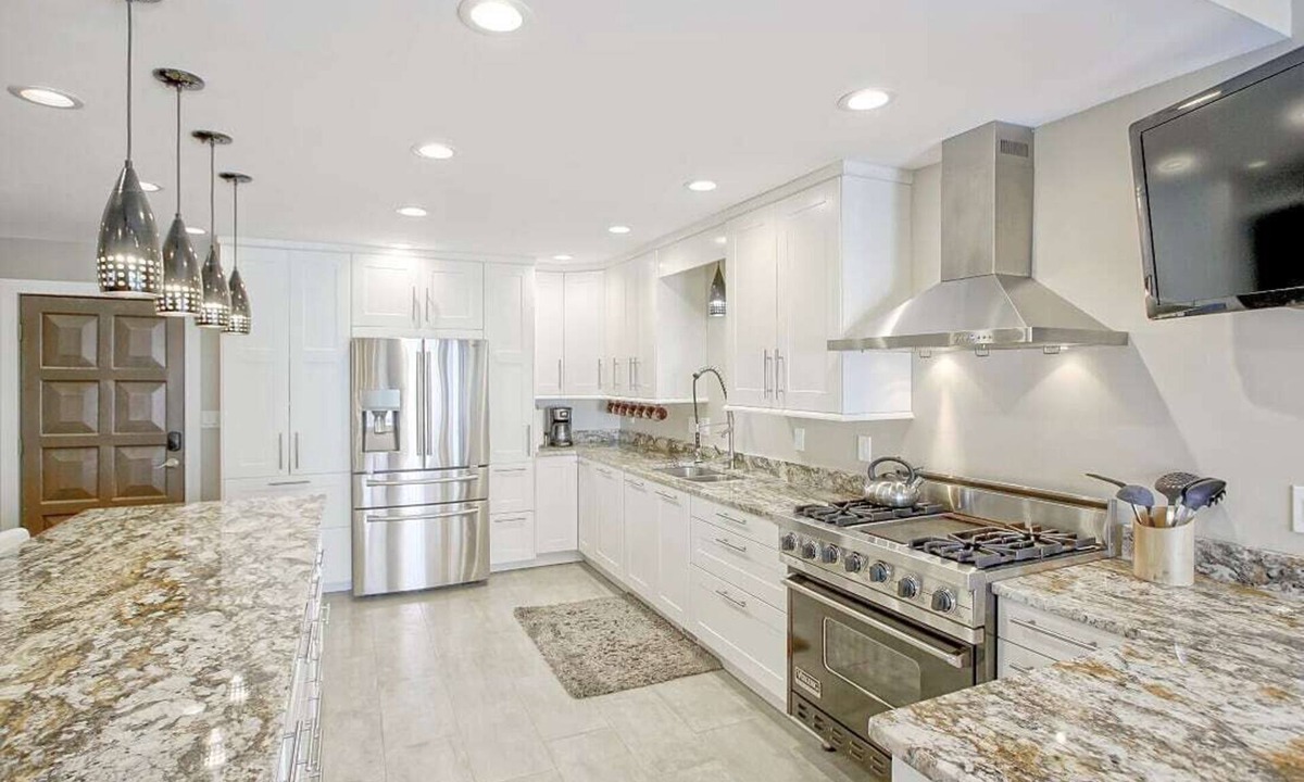 Cohasset House | Exceptional 4BDR on Sugar Lake