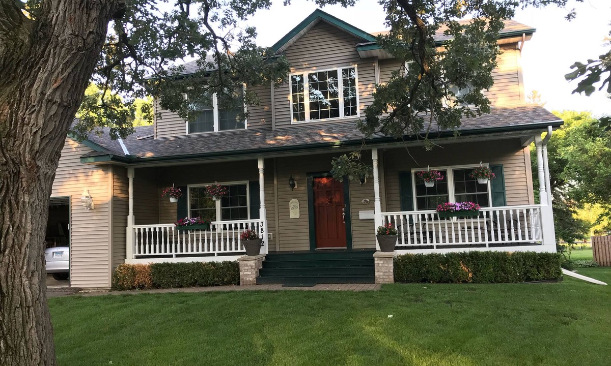 Crystal House | Exceptional 4bed/4bath home, granite and natural stone. Convenient location.
