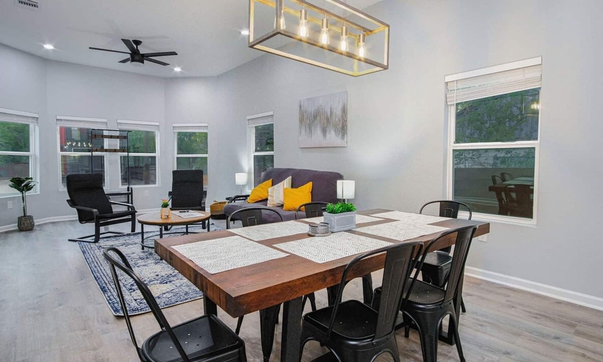 Historic Garderns House | Exceptional 5BR So Close to Riverwalk and Downtown