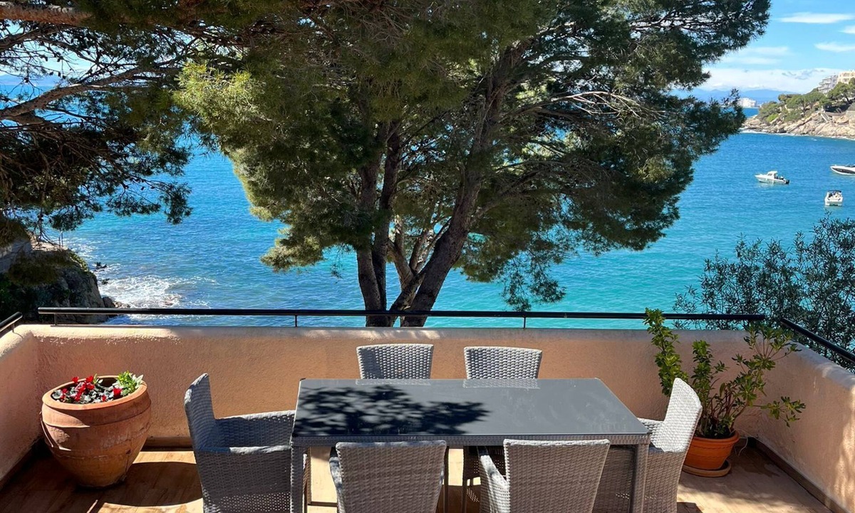 Almadraba-Canyelles Apartment | Exceptional appartment right on the beach