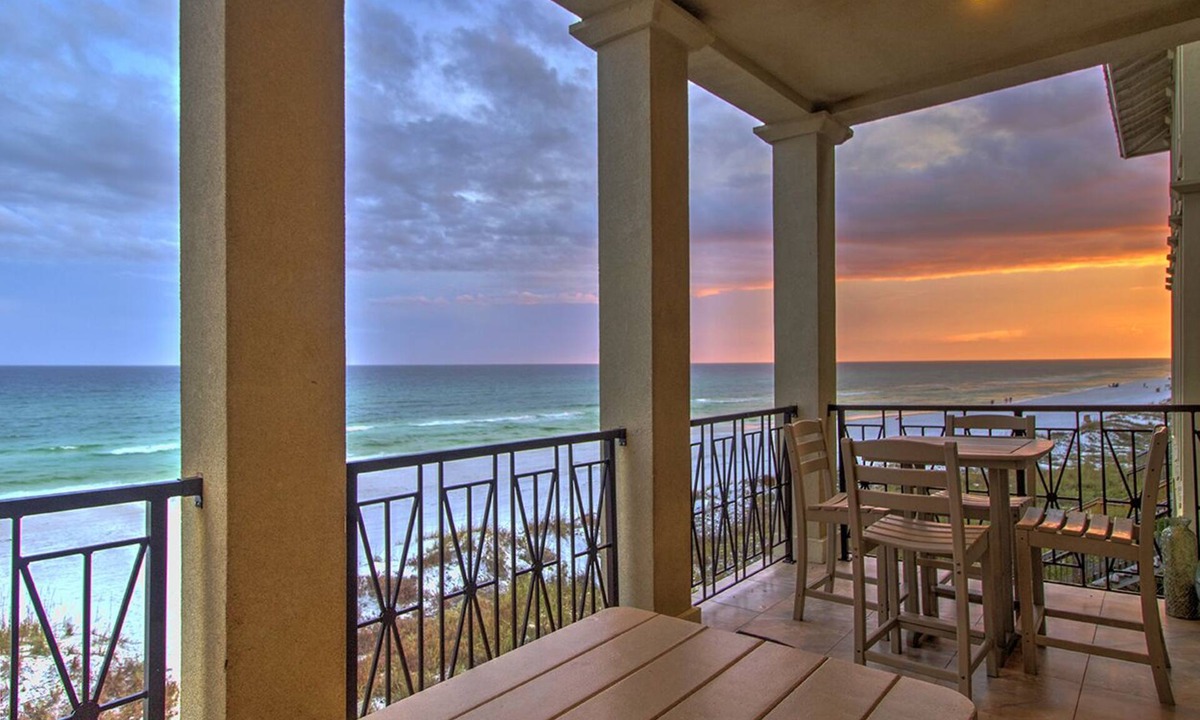 Delos Villa | Exceptional Beach Home! 2 Free Beach SRVS! Walk right down!