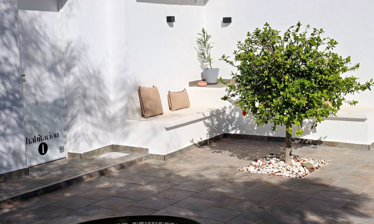 Crevillente Bed & Breakfast | Exceptional extended stays in a luxurious room.