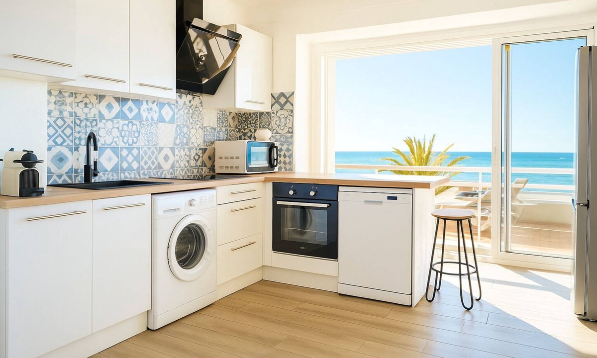 Canet-Plage Apartment | Exceptional Sea View – Sunrise Guaranteed!