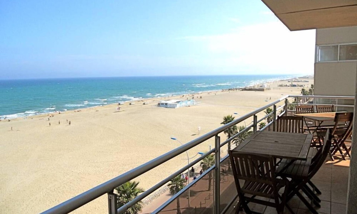 La Jetee Apartment | Exceptional View, Waterfront Apartment