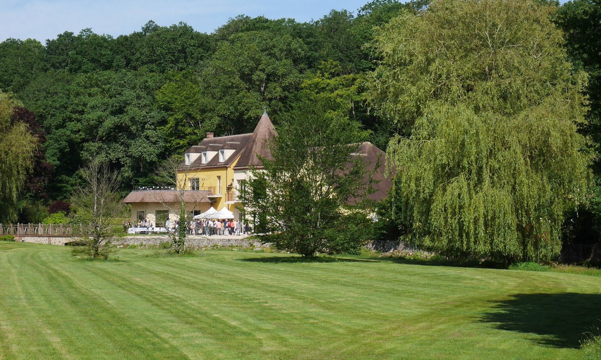 Montigny-le-Chartif Villa | Exceptional property with generous, elegant spaces. 5* Villa