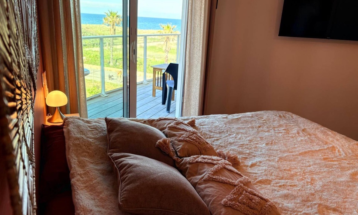 Sainte-Marie-la-Mer Apartment | Exceptional seafront view in Sainte-Marie-la-mer (66470).