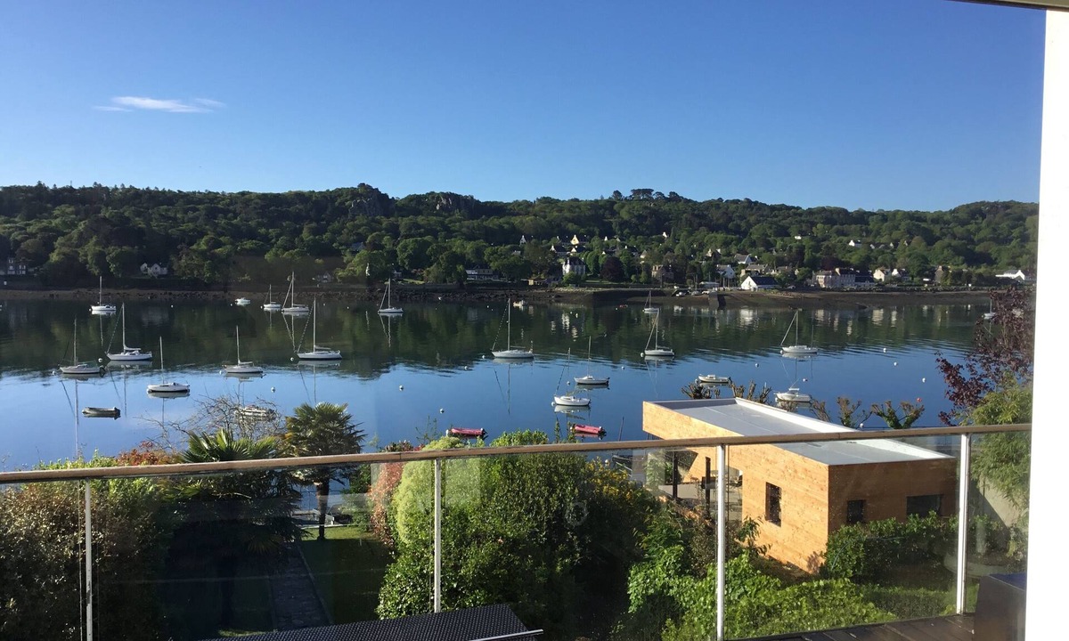 Le Relecq-Kerhuon House | Exceptional location for this waterfront house