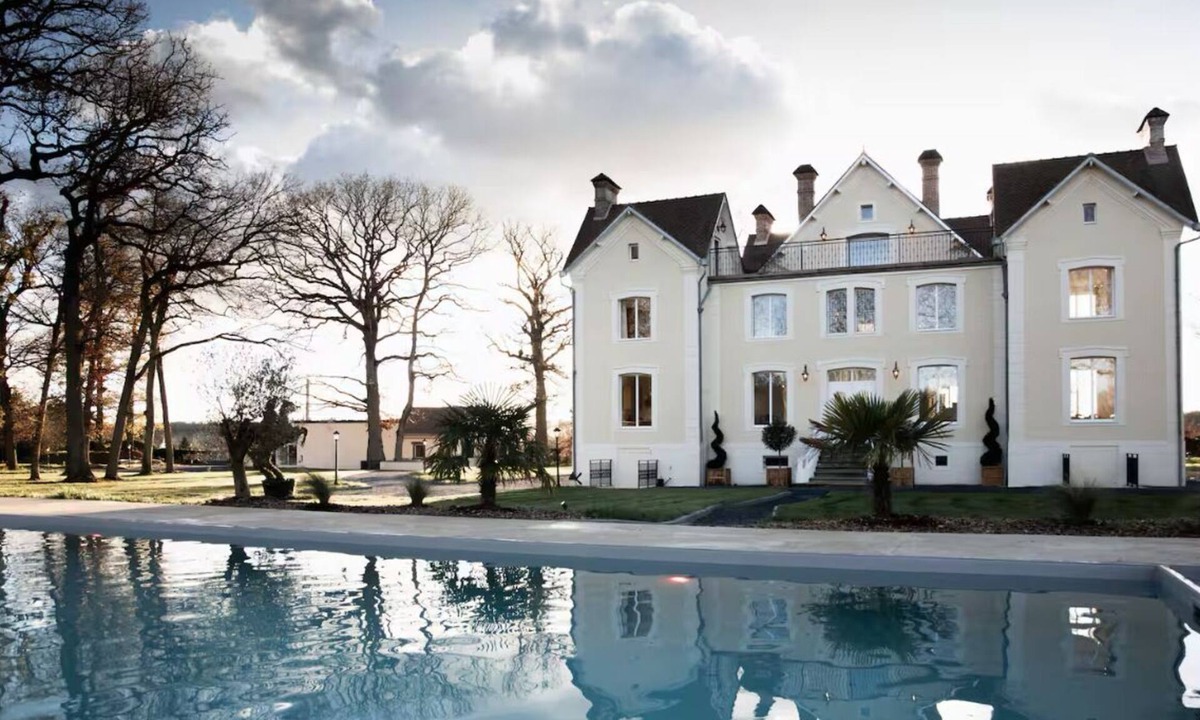 Courteilles Villa | Exceptional residence 1h15 from Paris, with padel court, swimming pool, 15 pers.