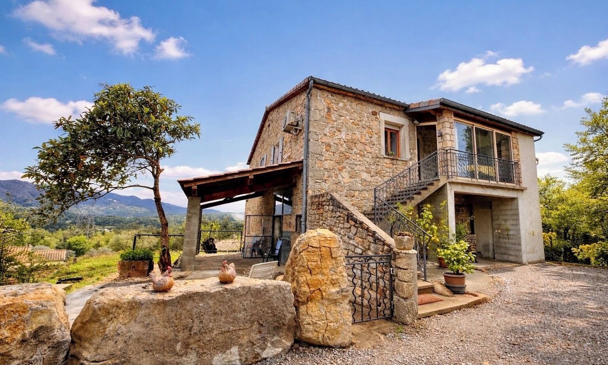 Les Assions Villa | Exceptional stone farmhouse with swimming pool