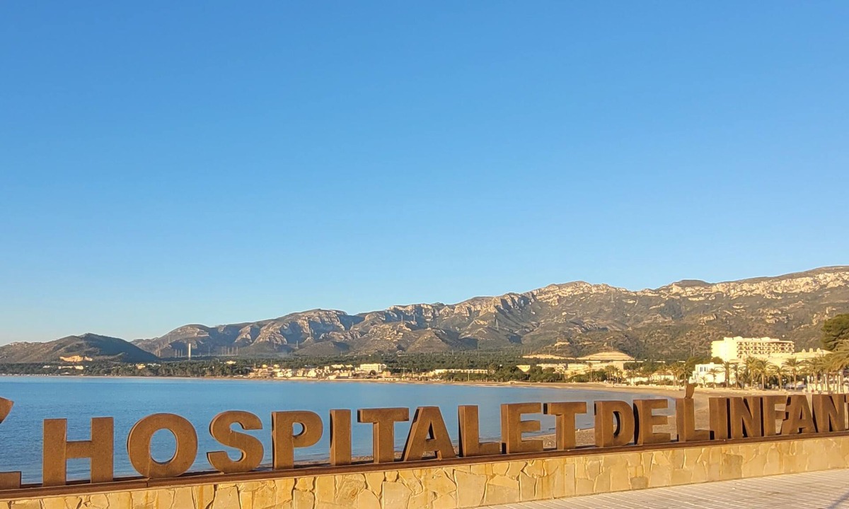 L'Hospitalet de l'Infant Villa | Exclusive Villa, Prime Seafront, with Sea View, Garden & BBQ, 300 m from beach