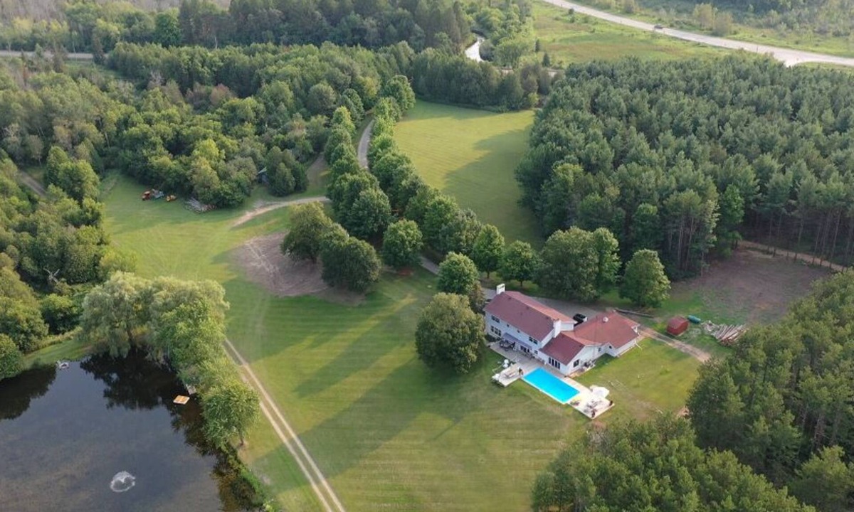 Alton House | Exclusive 100-Acre Modern Estate Designed Home
