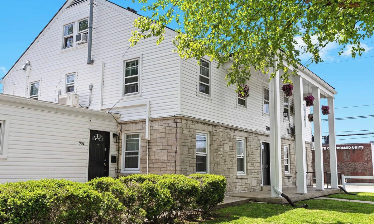 Audubon Apartment | Exclusive 11-BR private apt building for groups!