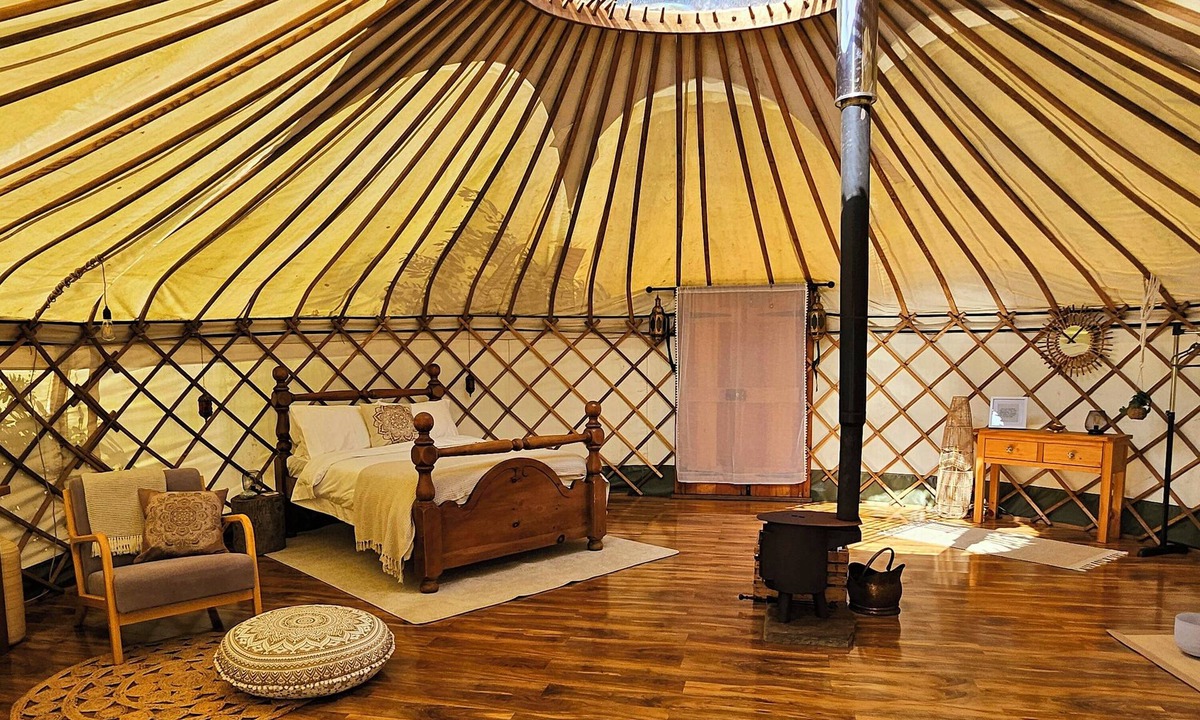 Ormskirk Cabin | Exclusive Countryside Yurt + Cabin!