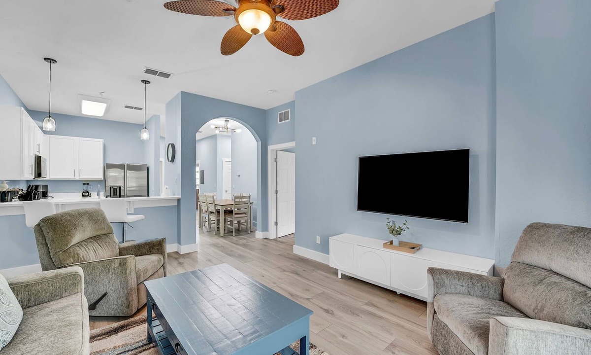 Bahama Bay Condo | Exclusive hot tub condo, 10 min to Disney