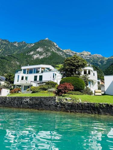 Flueelen Apartment | Exclusive Lake Access Villa Studio