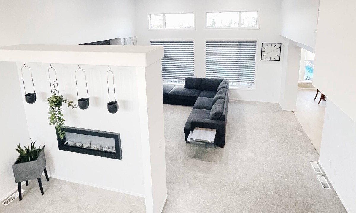 Winnipeg Villa | Exclusive Luxury Villa with Swimming Pool & Table tennis - Free Parking