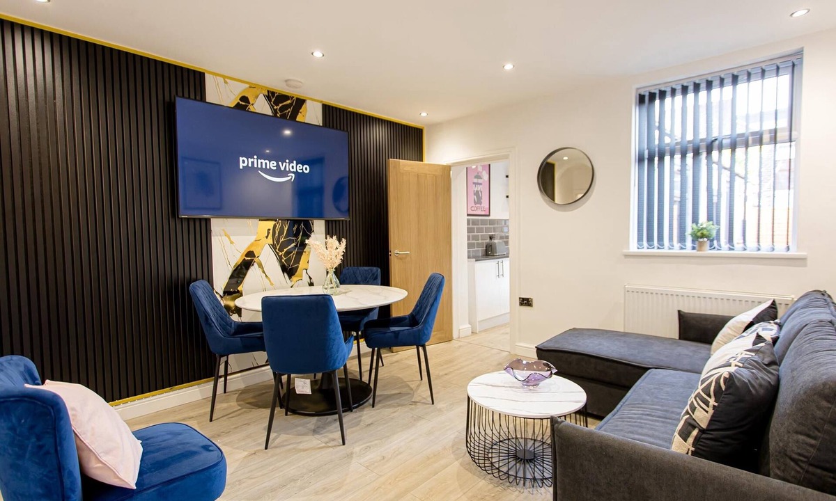 Stoke-on-Trent House | EXCLUSIVE MODERN NEWLY REFURBISHED HOME/CENTRAL LOCATION