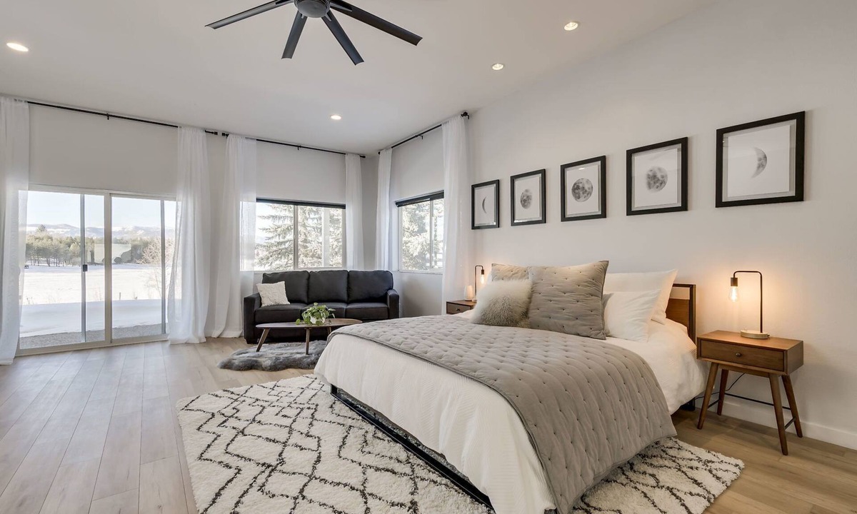 Sagle House | Exclusive Modern Style Lake Front Property