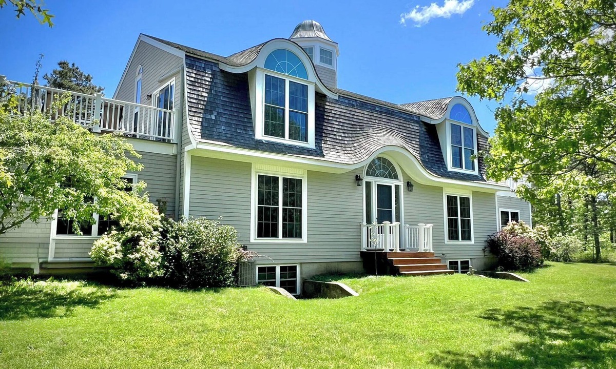 Edgartown House | Exclusive Oyster Pond Retreat With Private Beach Access and New Gourmet Kitchen