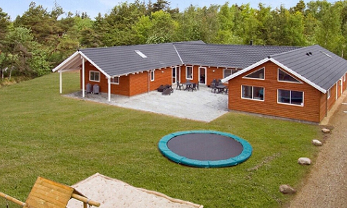 Ho House | Exclusive pool house u. a. with activity room, oven and Wi-Fi in Blåvand