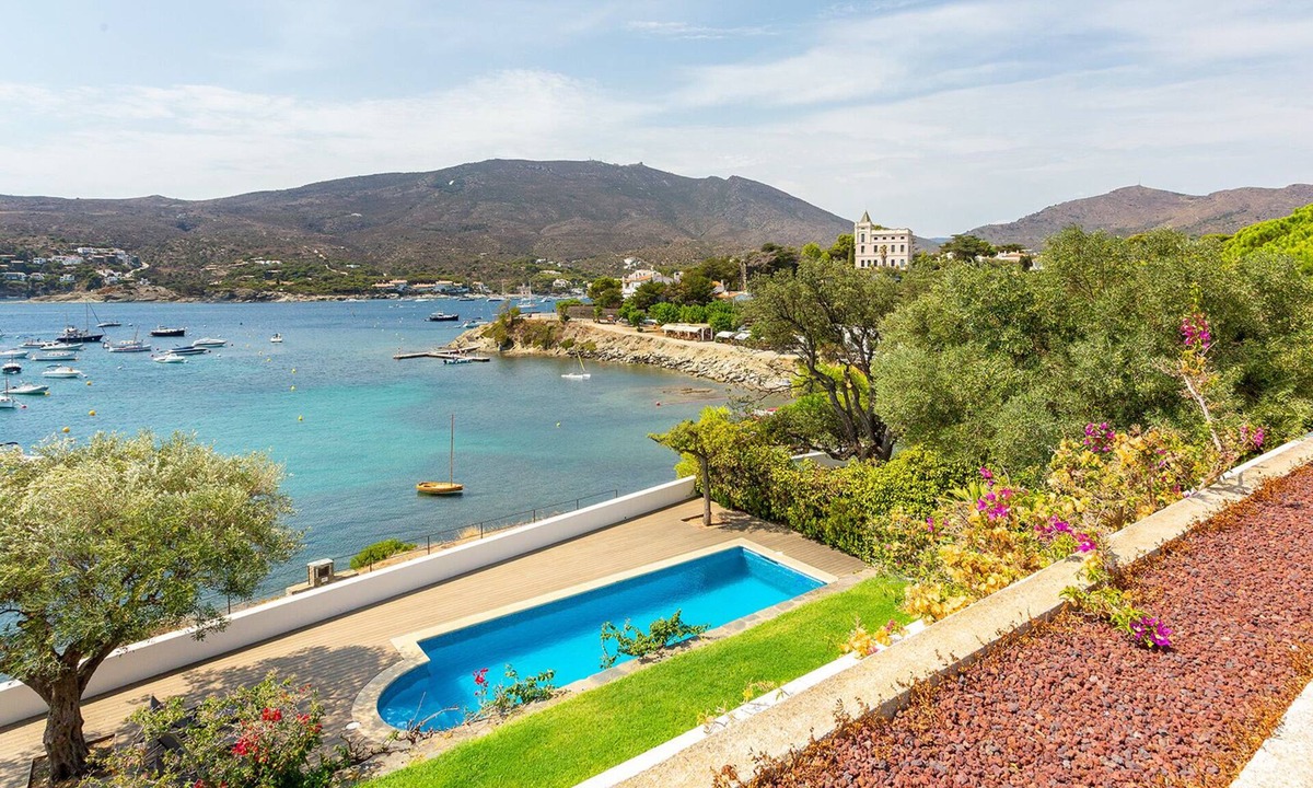 Portlligat Villa | Exclusive seafront villa