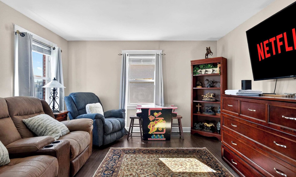 Rockcreek Lexington Road Apartment | Exclusive two-story retreat close to attractions!