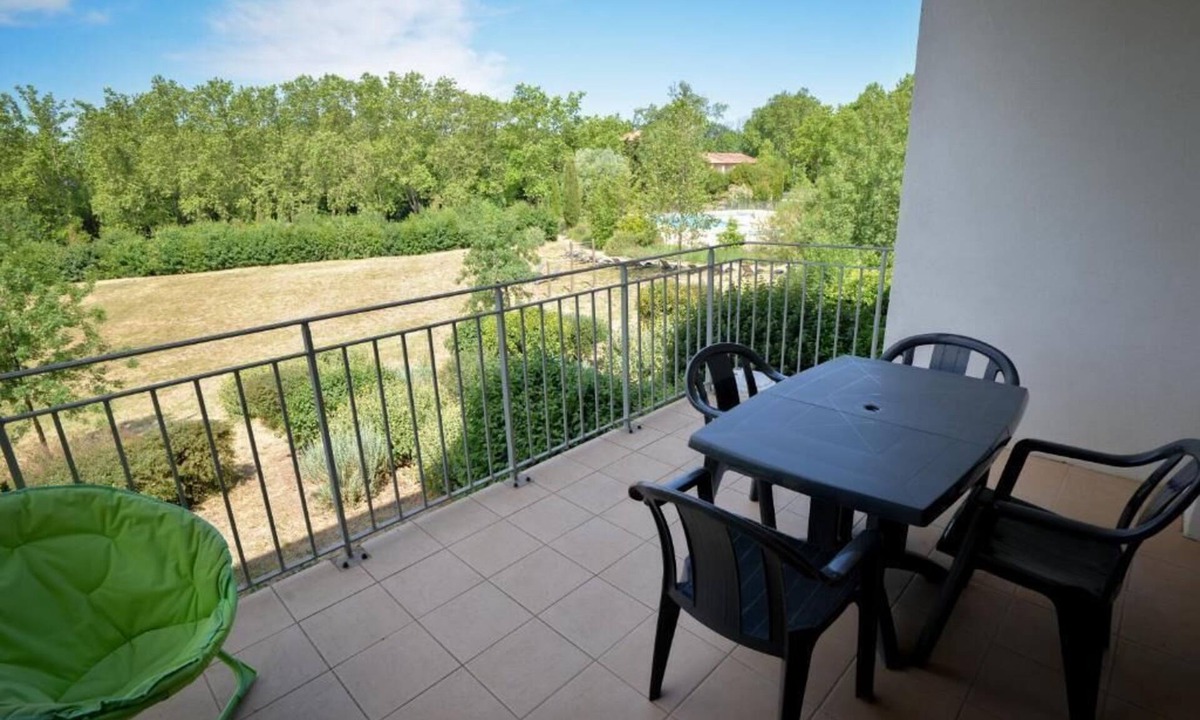 Azille Hotel | Exclusivity & Tranquility: Studio with Terrace/Balcony, Pool, BBQ Area