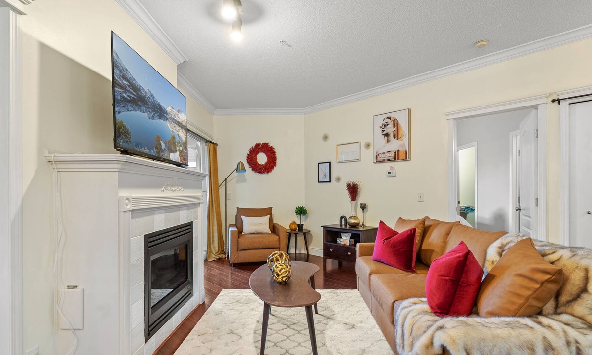 East Village Condo | Executive 2 bed 2 bath Riverfront condo