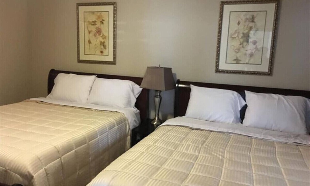 Grogan's Mill Apartment | Executive 2 Bedroom/2 Bath Condo in The Woodland